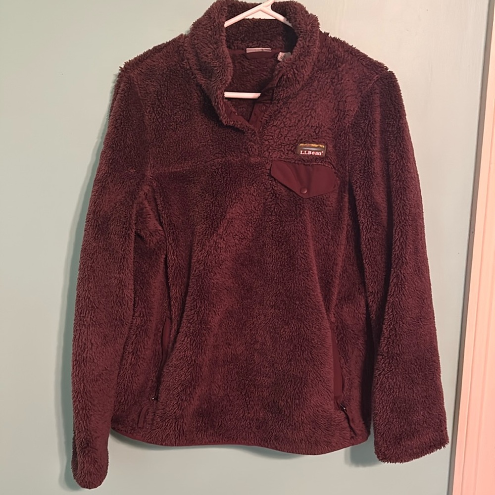 Like new LL Bean women’s maroon hi-pile fleece pullover
